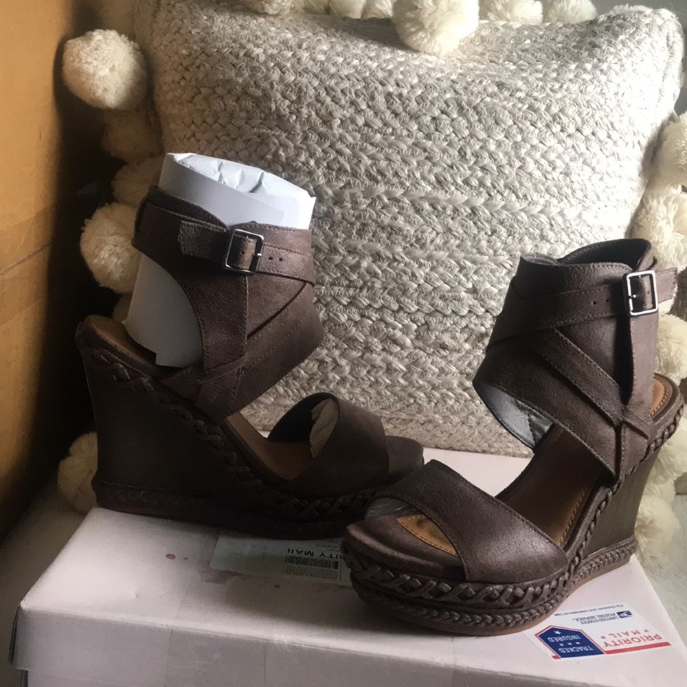 Not rated wedge
